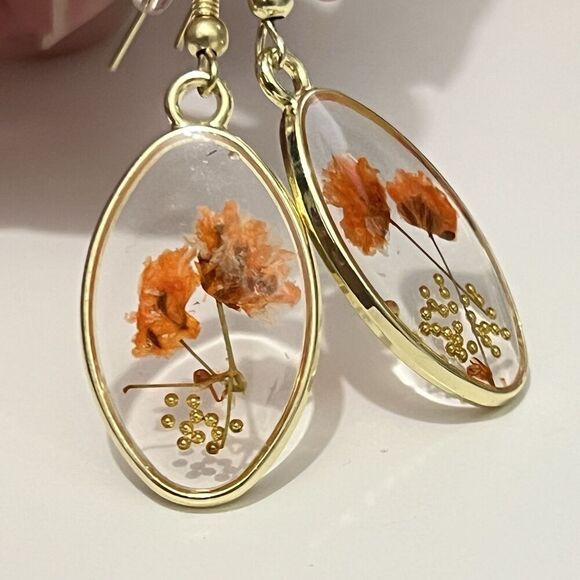 Pressed Floral Oval gold rim orange flowers dangle earrings spring Boho - Picture 1 of 1